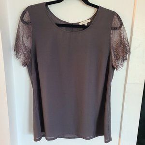 Lace Sleeve Short Sleeve Tee in Warm Gray